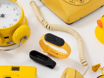 Amazon Akuisisi Startup Bee untuk Perangkat AI yang Dengarkan Percakapan Anda