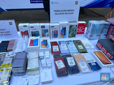 Kemendag Bongkar Jaringan Penjualan Smartphone Palsu Senilai Rp17,6 Miliar