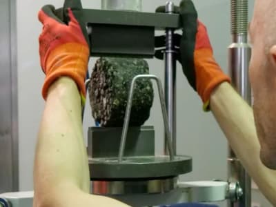 Inovasi Daftar Puntung Rokok Jadi Bahan Kuat Untuk Aspal Jalan