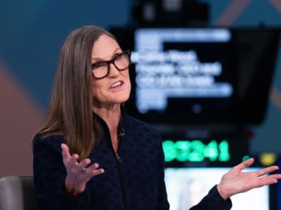 Strategi Cathie Wood Menghadapi Lonjakan Unstaking Ethereum dan Krisis Likuiditas