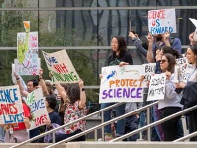 Kebijakan Trump Membuat Ilmuwan Muda Internasional Tinggalkan Amerika Serikat