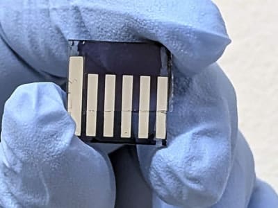 Spektrometer Mini Nano yang Bisa Dipasang di Smartphone untuk Analisis Kimia Cepat