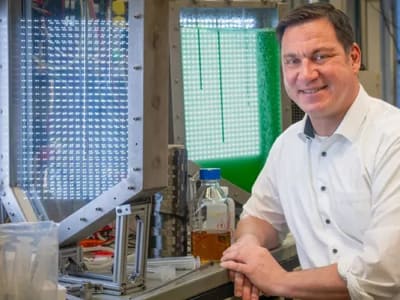 Mikroalga Menggantikan Fosil: Inovasi Serat Karbon Ramah Lingkungan untuk Pesawat