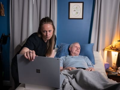 Teknologi Brain-Computer Interface Minim Invasif Pulihkan Kemandirian Penderita ALS