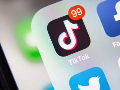 Berapa Besar Penghasilan Influencer Keuangan dan Apakah Nasihat Mereka Layak