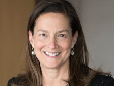 Bagaimana Goldman Sachs Memperkuat Jaringan Alumni untuk Peluang Bisnis Baru