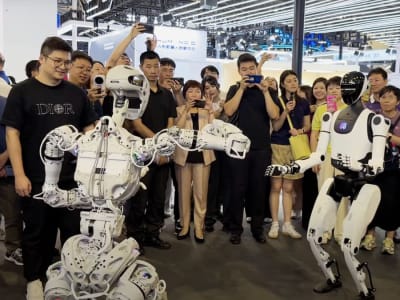 Robot Humanoid Adam dan Adam-U Tampil Mengagumkan di WAIC 2025