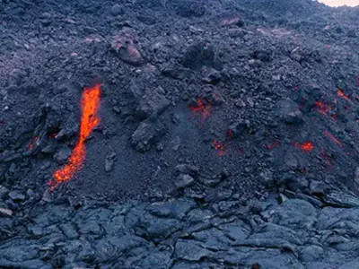 Bumi Bocor? Material Inti Mengalir ke Mantel Lewat Dua 'Blob' Raksasa