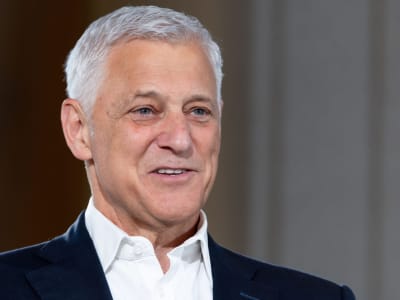 Bill Winters dan Standard Chartered: Rahasia Sukses Kerja Fleksibel di Dunia Bank