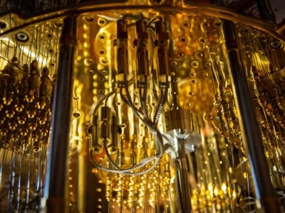 Penemuan Neglecton Buka Jalan Komputer Kuantum Universal Lebih Stabil