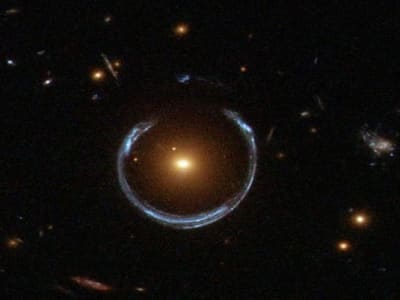 Penemuan Lubang Hitam Raksasa Diam di Galaksi Jauh Melalui Gravitasi