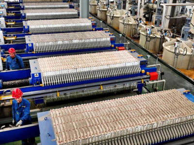 Inovasi dari Limbah Baterai: Katalis Matahari Hancurkan Plastik Jadi Bahan Bernilai