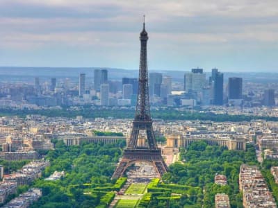 Mengapa Menara Eiffel Memanjang Saat Musim Panas? Rahasia Di Balik Perubahan Tinggi Ikonik