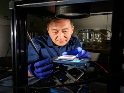 Teknologi Baru Tingkatkan Kinerja Generator Termoelektrik Surya 15 Kali Lipat