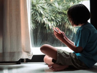 Dampak Negatif Media Sosial pada Fokus dan Kesehatan Emosional Remaja