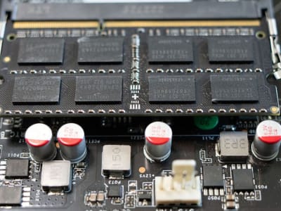 Mikrochip Gelombang Mikro Cornell: Komputasi Cepat dan Hemat Energi untuk Perangkat Pintar