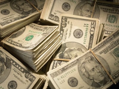 Ethereum vs XRP: Pilihan Investasi Terbaik Saat Stablecoin Melesat