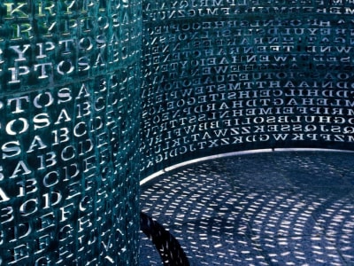 Rahasia Kode Terakhir Patung Kryptos CIA Akan Dilelang Tahun Ini