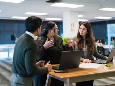 Mengapa XRP Meroket di 2025 dan Apa Artinya Bagi Investor Kripto