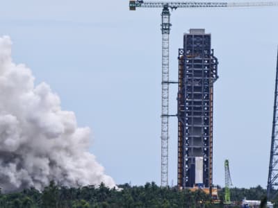 China Sukses Uji Roket Long March-10 untuk Misi Berawak ke Bulan 2030