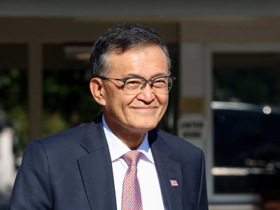 CEO Intel Lip-Bu Tan Hadapi Kritik dan Dukungan di Tengah Kontroversi Investasi