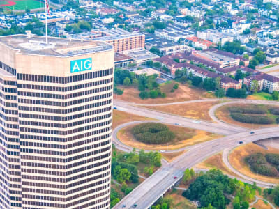 Scott Hallworth Pimpin Strategi Digital AI untuk Transformasi AIG