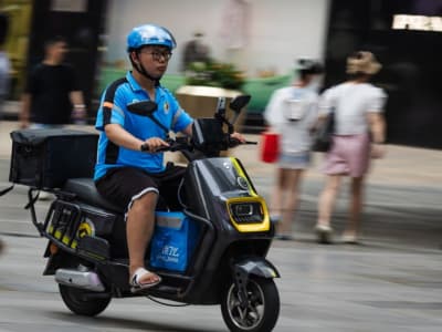 Alibaba Satukan Layanan dan Tingkatkan Kesejahteraan Pengantar Lawan Meituan