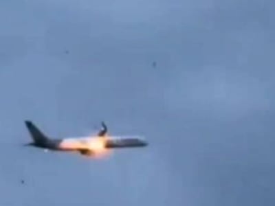 Mesin Pesawat Boeing 757 Milik Condor Terbakar, Pendaratan Darurat Tanpa Korban