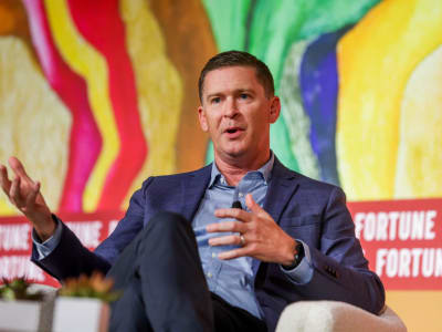 Rahasia Kepemimpinan Positif dan Ketekunan CEO Brooks Running Bersama Warren Buffett