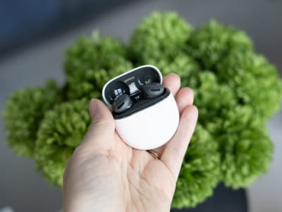 Google Pixel Buds 2A Tawarkan AI Canggih dan Noise Cancellation Baru