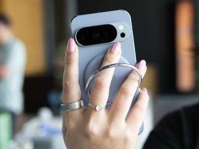 Qi2 dan Magnet: Solusi Pengisian Wireless Lebih Cepat dan Praktis di Pixel 10