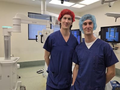 Terobosan Bedah Robotik Ganda Angkat Tumor Tenggorokan Tanpa Kehilangan Suara