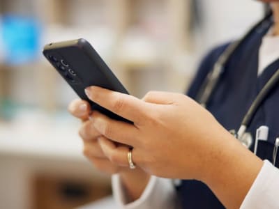 SST Luncurkan Aplikasi AI untuk Memudahkan Komunikasi dan Pendidikan Bedah