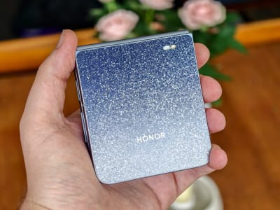 Honor Luncurkan Magic V Flip 2 Edisi Eksklusif Jimmy Choo dengan Fitur Canggih