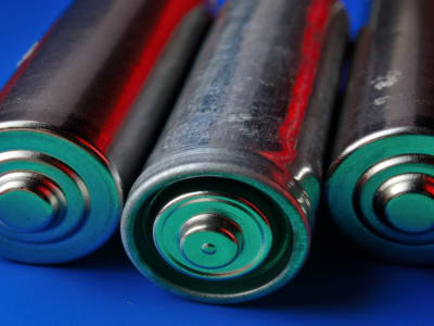 Terobosan Pengisian Cepat Baterai Zinc-Ion untuk Masa Depan Energi Lebih Aman