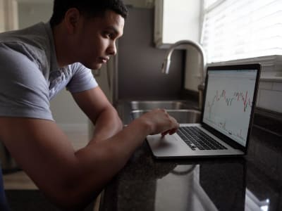 Harga Bitcoin Terhambat, Pasar Kripto Berjuang di Tengah Tekanan Makroekonomi