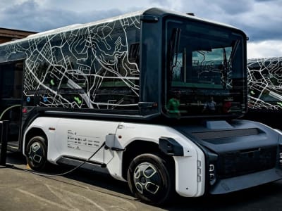 Model Pengiriman Paket Cepat dan Ramah Lingkungan dengan Robot dan EV