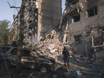 Trump Ancam Sanksi Besar ke Rusia, Zelenskiy Siap Bertemu Putin untuk Damai