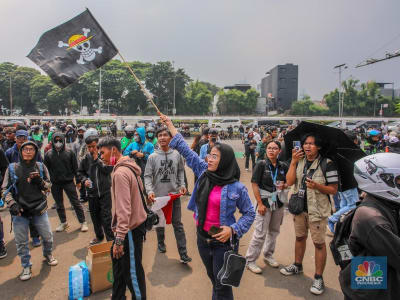 Demo Protes Kenaikan Tunjangan DPR RI di Tengah Krisis Ekonomi