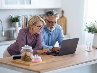 Mengapa Investasi di Shopify Bisa Menguntungkan di Pasar E-commerce yang Terus Tumbuh