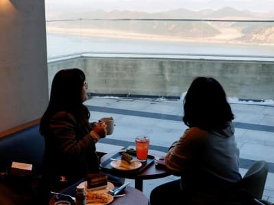 Fenomena 'Cagongjok' di Korea Selatan: Ketika Kafe Jadi Kantor dan Sekolah