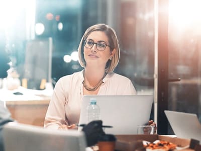 Waktu dan Strategi Email Terbaik untuk Memikat Para Pemimpin Pemasaran di 2025