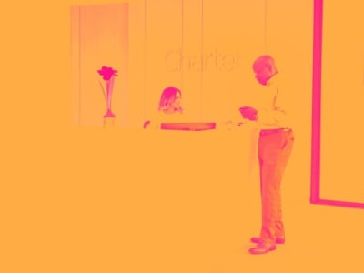 Cara Memilih Saham Menguntungkan: Pelajaran dari Charter, Kennametal, dan Humana