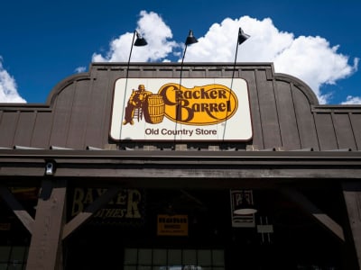 Cracker Barrel Kembalikan Logo Lama Setelah Tekanan Publik dan Dampak Saham