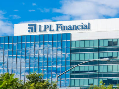 Tim Cincinnati Senilai 715 Juta Dolar Bergabung dengan LPL Financial untuk Percepat Pertumbuhan