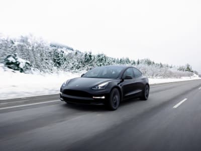 Tesla Hadapi Penurunan Penjualan, Fokus Besar pada Teknologi Mobil Otonom