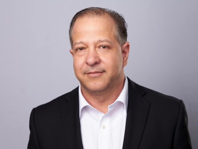 Bagaimana Teknologi ViewTrade Memudahkan Investasi Lintas Negara untuk Investor Ritel