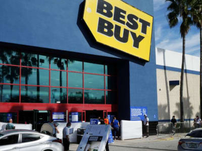 Best Buy Beradaptasi di Era Online, Tantangan dan Peluang Menghadang