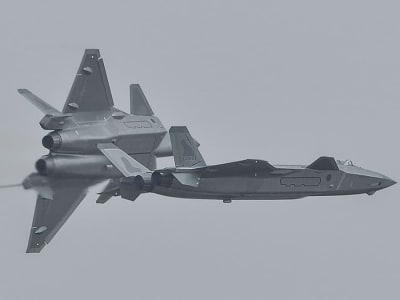 China Pamerkan Pesawat Siluman J-20 untuk Pertama Kali secara Langsung
