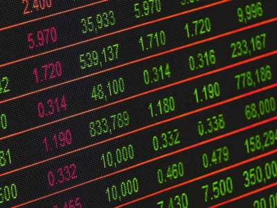 Rahasia Investasi Saat Pasar Puncak: Fokus pada Katalis Korporat Mengalahkan Prediksi Makro